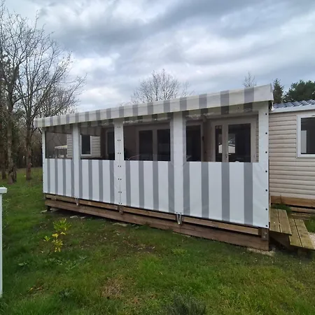 مكان تخييم De Bayadene *